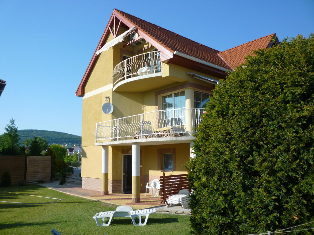 Kristály Panoráma Apartman *